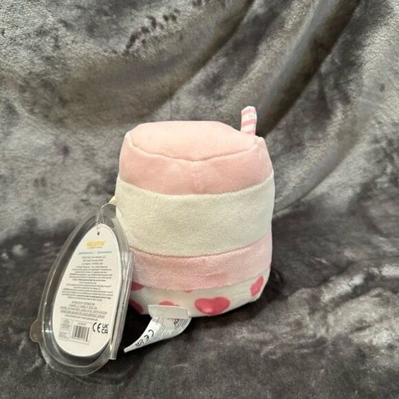 Squishmallows Amelie Strawberry Milk / Cow Print - Picture 5 of 5